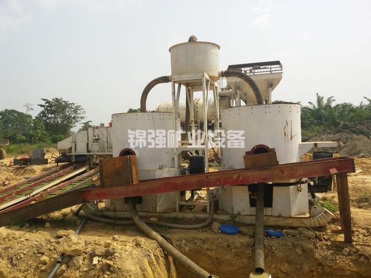 Automatic ore discharge centrifugal concentrator